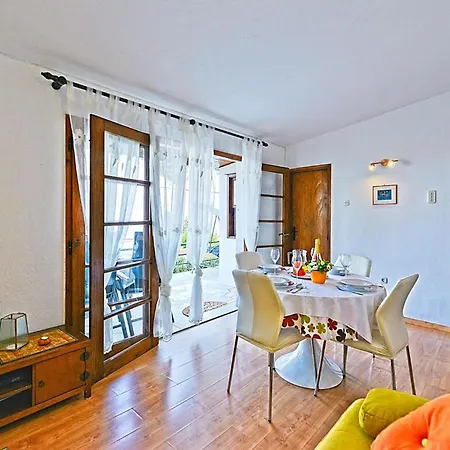 2 Bedroom Lovely In Brac Сasa de vacaciones