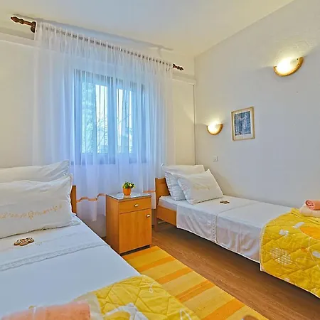2 Bedroom Lovely In Brac Сasa de vacaciones