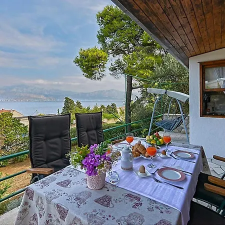 Сasa de vacaciones 2 Bedroom Lovely In Brac