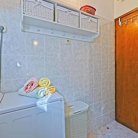 2 Bedroom Lovely In Brac *