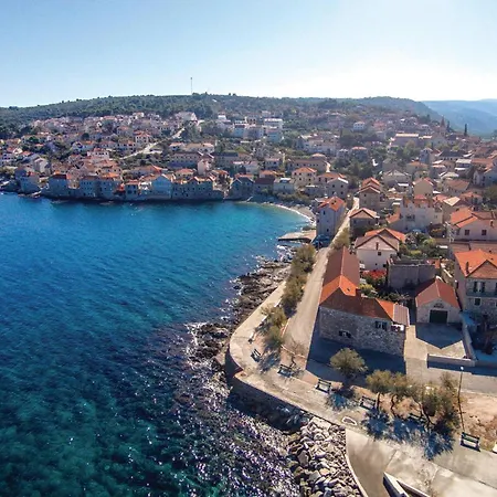 Сasa de vacaciones 2 Bedroom Lovely In Brac *