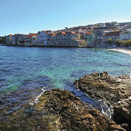 2 Bedroom Lovely In Brac Сasa de vacaciones Postira