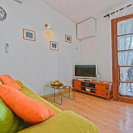 2 Bedroom Lovely In Brac